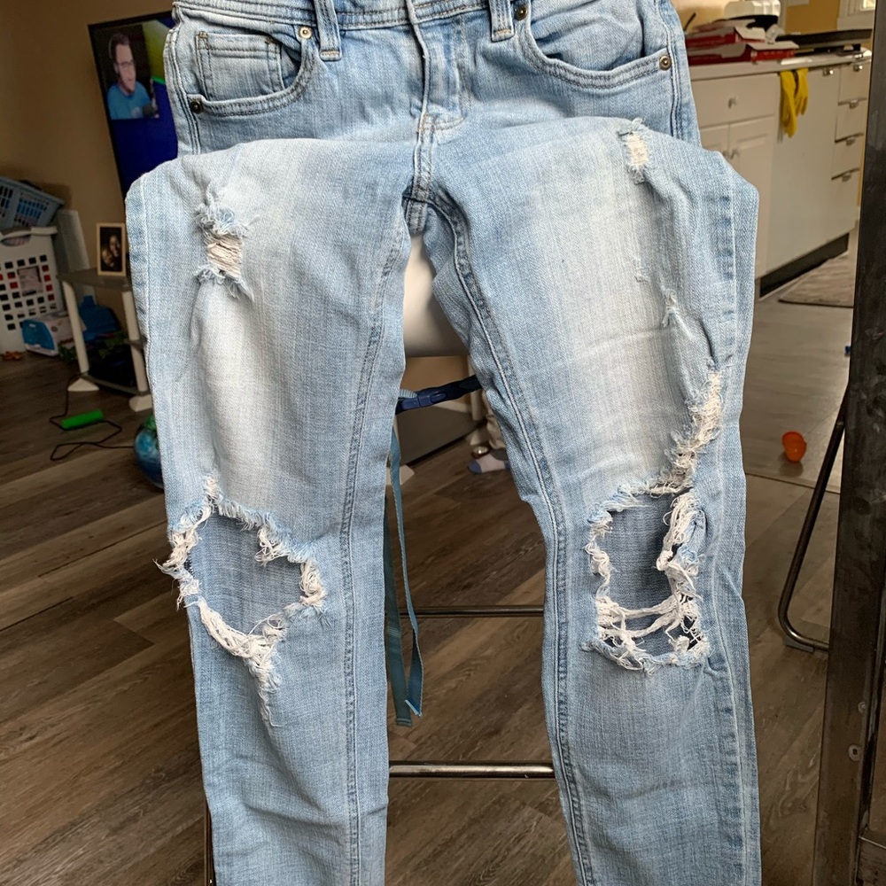 Distressed jeans - Picture 2 of 2